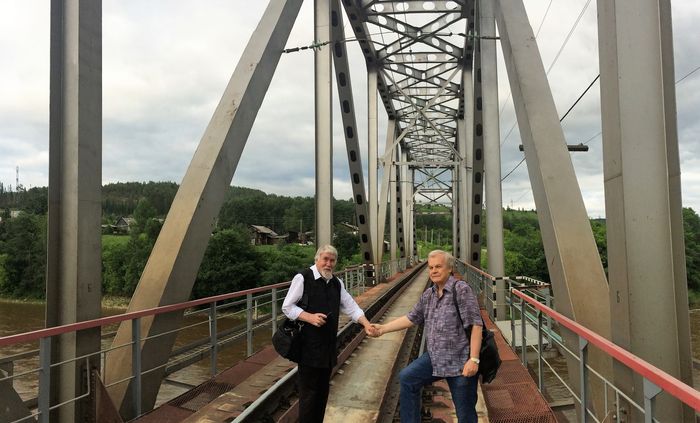 Рукопожатие на Вильвенском мосту – Валентин Курбатов и Юрий Беликов