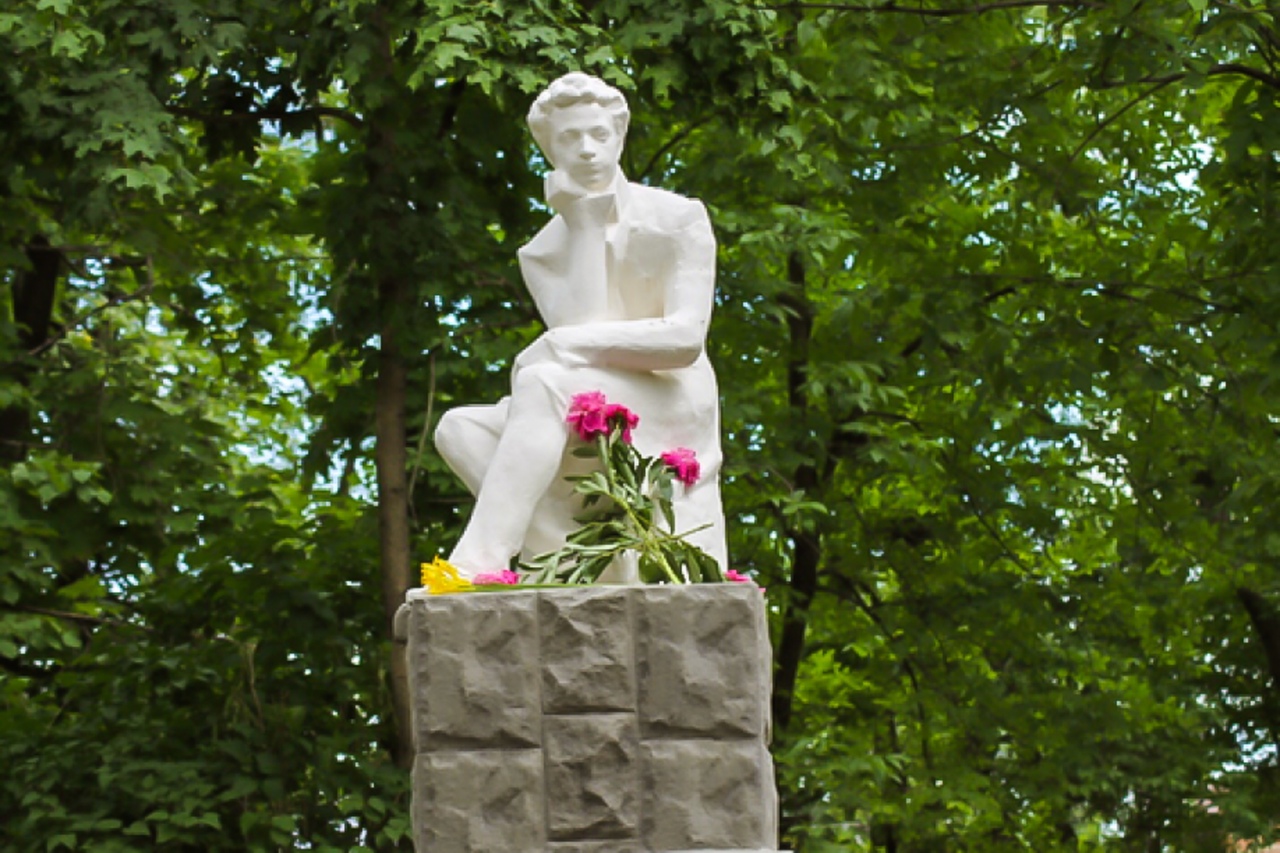 Памятник А.С. Пушкину в Мичуринске (Тамбовская область)